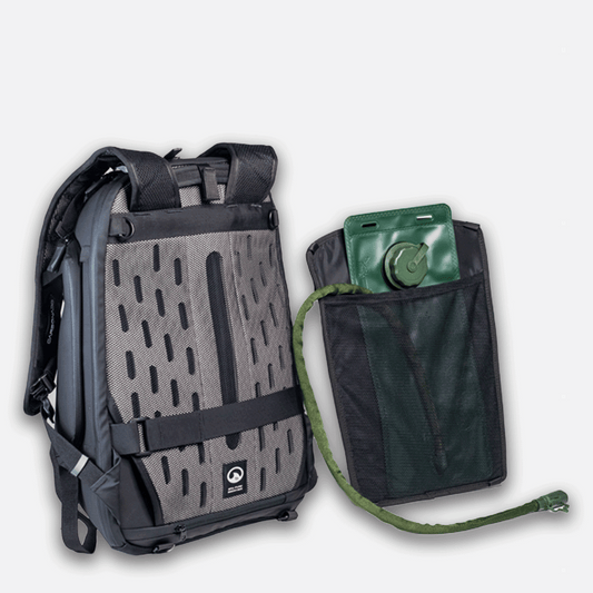CARBONADO GT3 BACKPACK HYDRATION BLADDER HOLDER